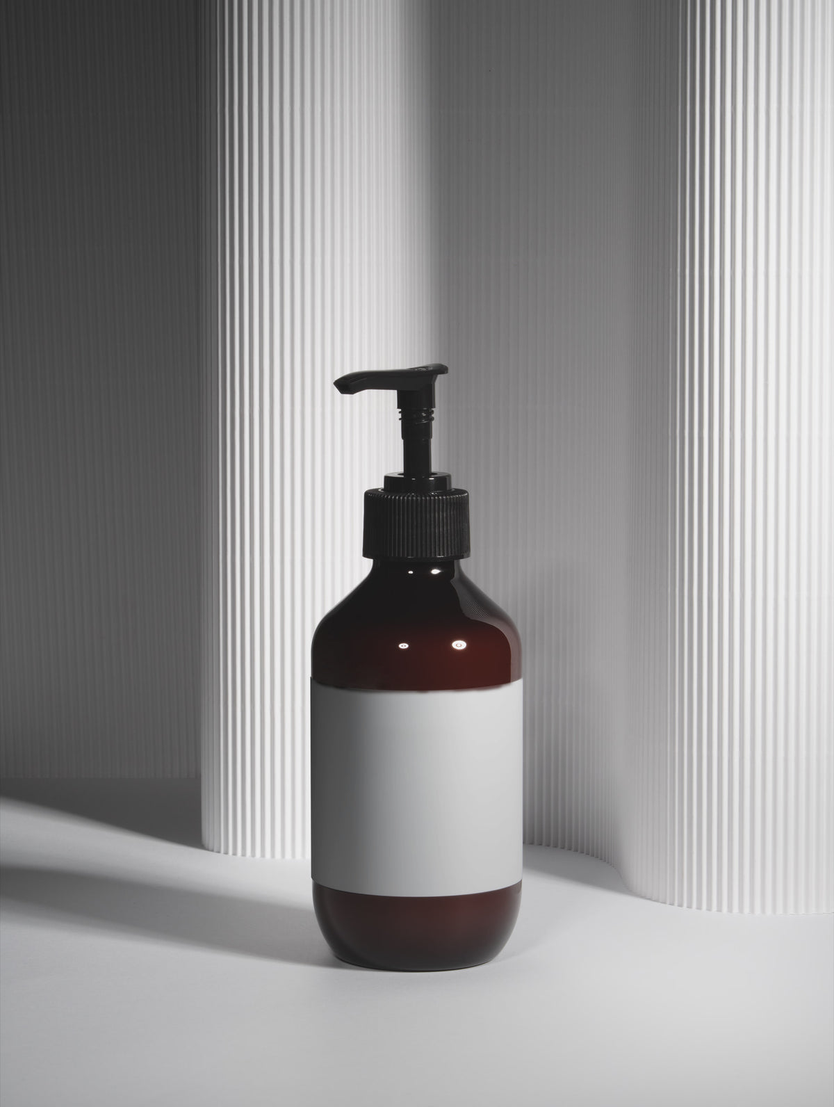 Silk Body Serum, Spiced Sandalwood, column scene